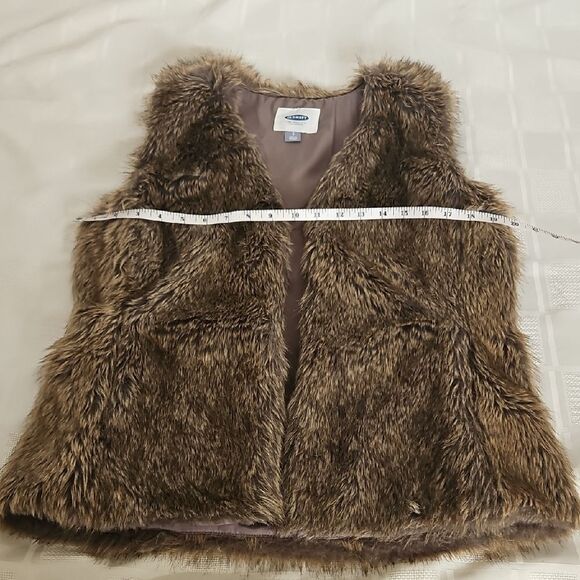 Old Navy Faux Fur Vest - Picture 11 of 16